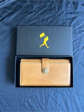 Classic Continental Wallet in Tan Leather with Snap Closure